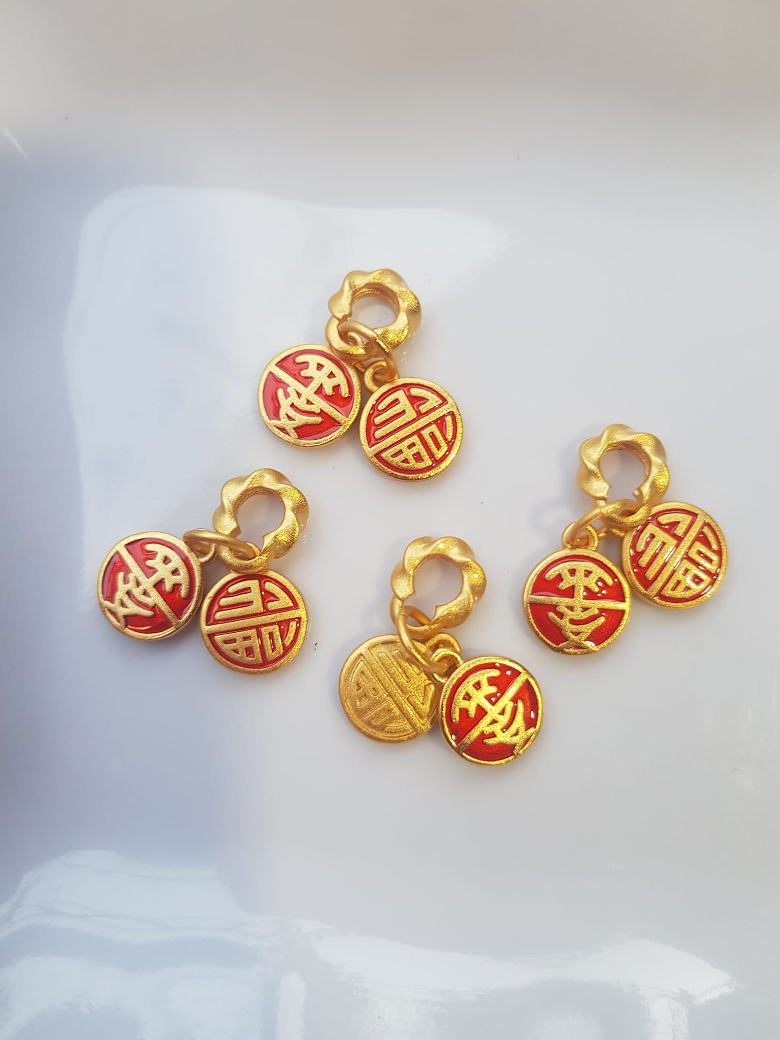 Phụ Kiện Nữ Charm vòng đeo tay xinh Hình 2 đồng tròn đỏ kiểu may mắn các chị em phối vào vòng tay của mình ạ Size đồng tròn kiểu size ngang 10mm x dầy 2mm ạ