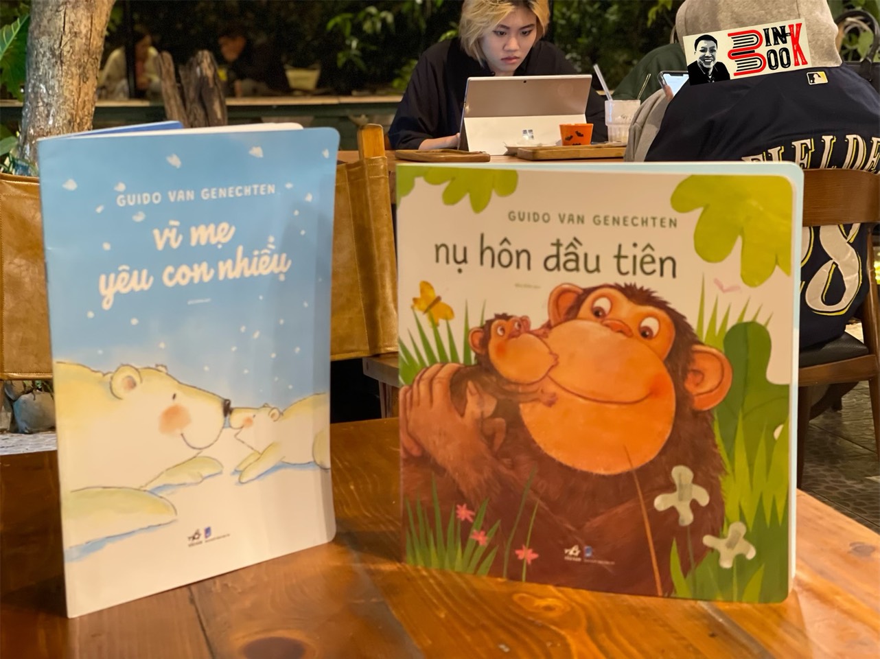 VÌ MẸ YÊU CON NHIỀU - BECAUSE I LOVE YOU SO MUCH & NỤ HÔN ĐẦU TIÊN - THE VERY FIRST KISS – Bảo Bình dịch -  bìa mềm minh họa in màu