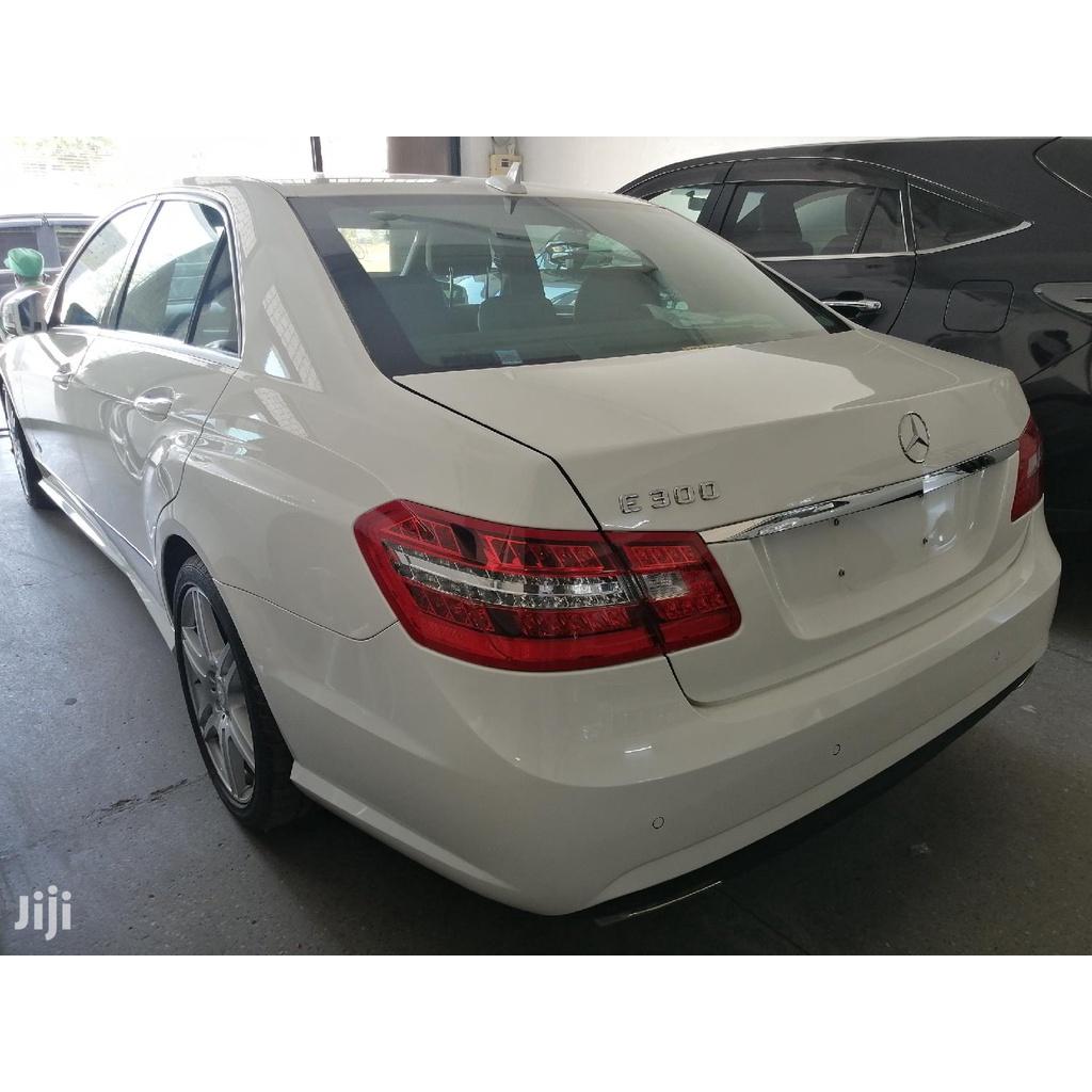 Decal tem chữ Inox dán đuôi xe ô tô Mercedess E200 và E300