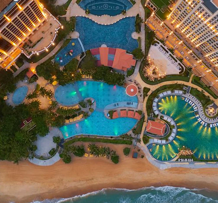 Holiday Inn Beach Resort - Ăn Sáng & Xe Đưa Đón dành cho 02 người và nhiều ưu đãi khác