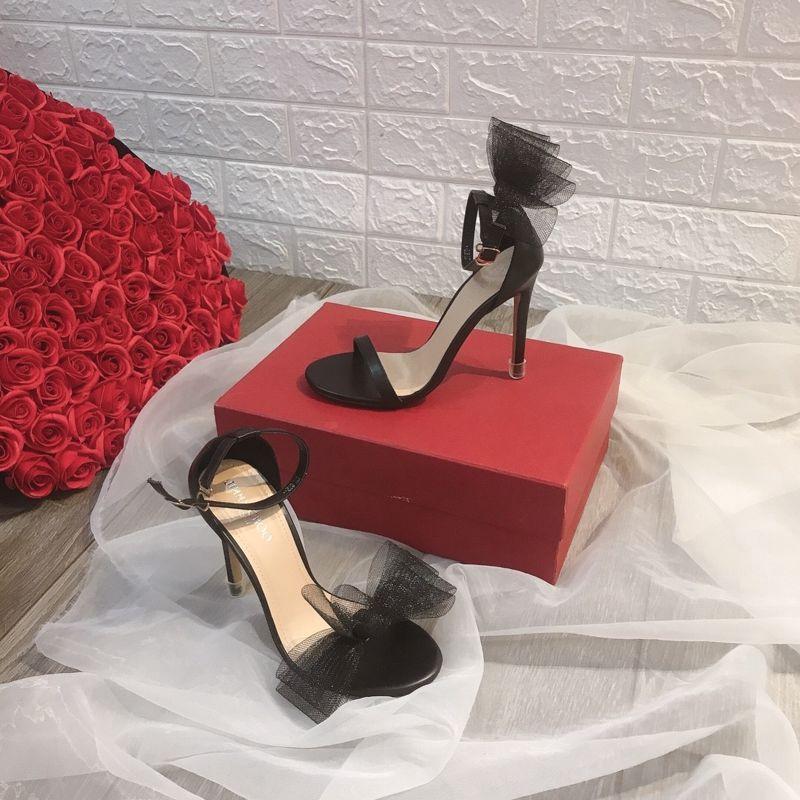 Sandal dây mảnh đính kèm nơ