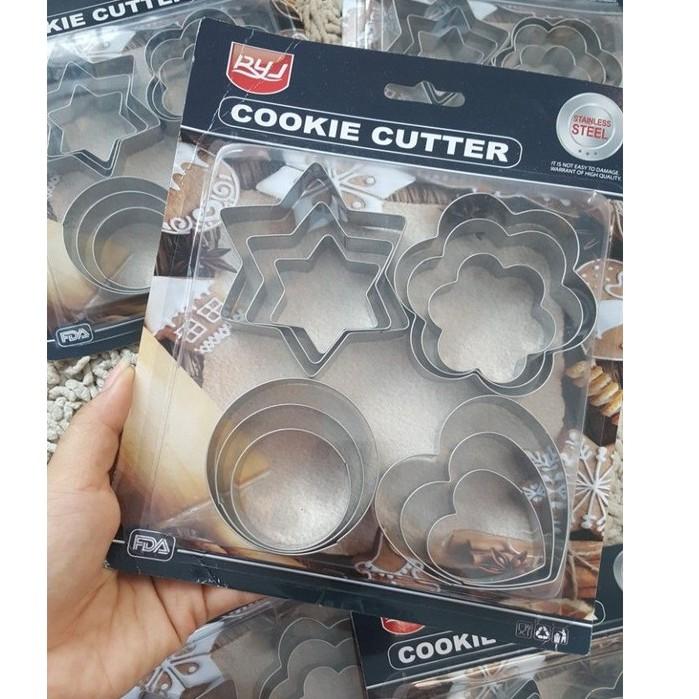 Set 12 khuôn cắt bánh, nhấn bánh tạo hình bánh quy Cookie Cutter