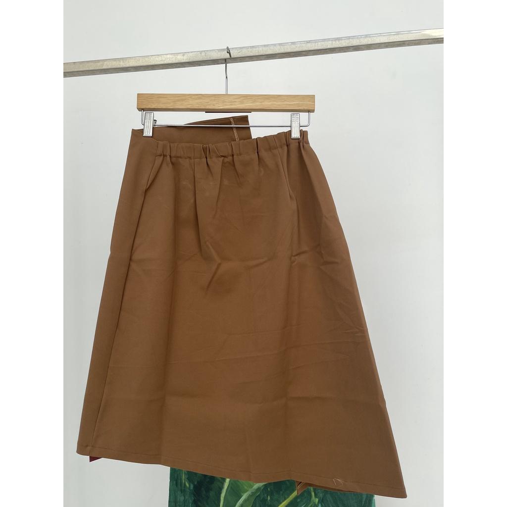Chân Váy, Cách Điệu Có Núc Cài, Eo Thun, Màu Nâu - Lovadova 22S03C002