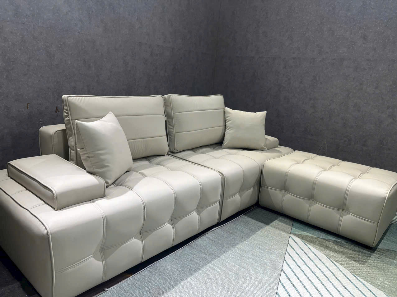 Sofa phòng khách Juno sofa Minoti NK2025 KT 2m và đôn góc 60 x 80 cm
