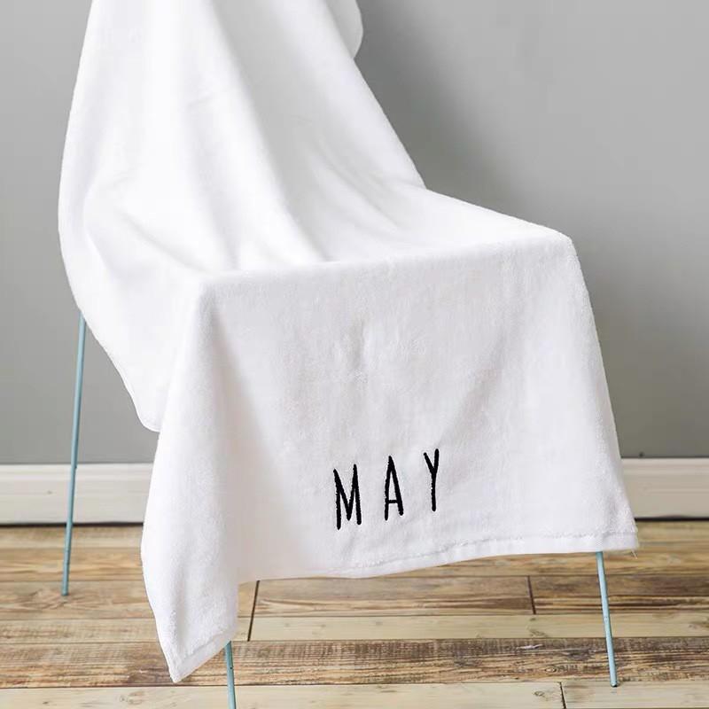Khăn tắm 100% cotton thêu 12 tháng KT 70x140cm