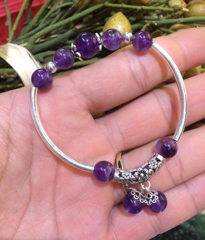 Lắc Tay Đá Thạch Anh Tím Thiên Nhiên 10 Ly Kết Charm Bạc