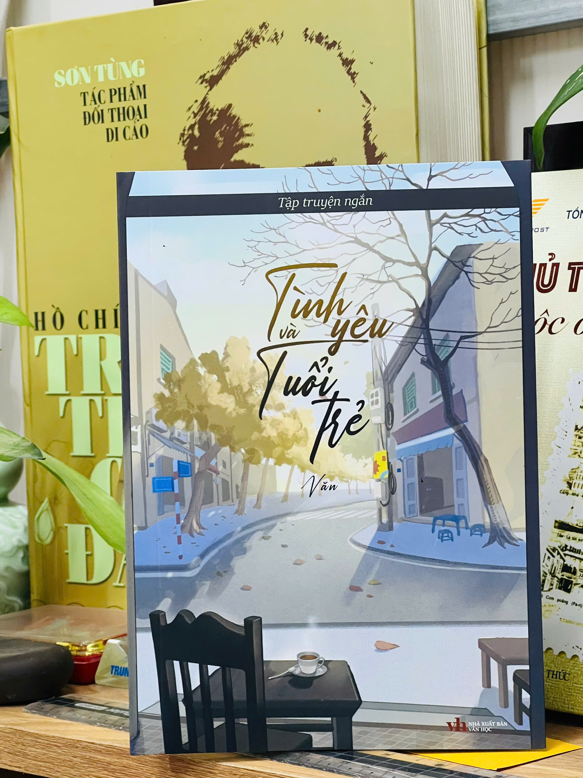 Sách - Tình Yêu và Tuổi Trẻ - Thanh Xuân Không Phải Để Hối Tiếc - Tri Thức Trẻ Books - Tác giả Văn