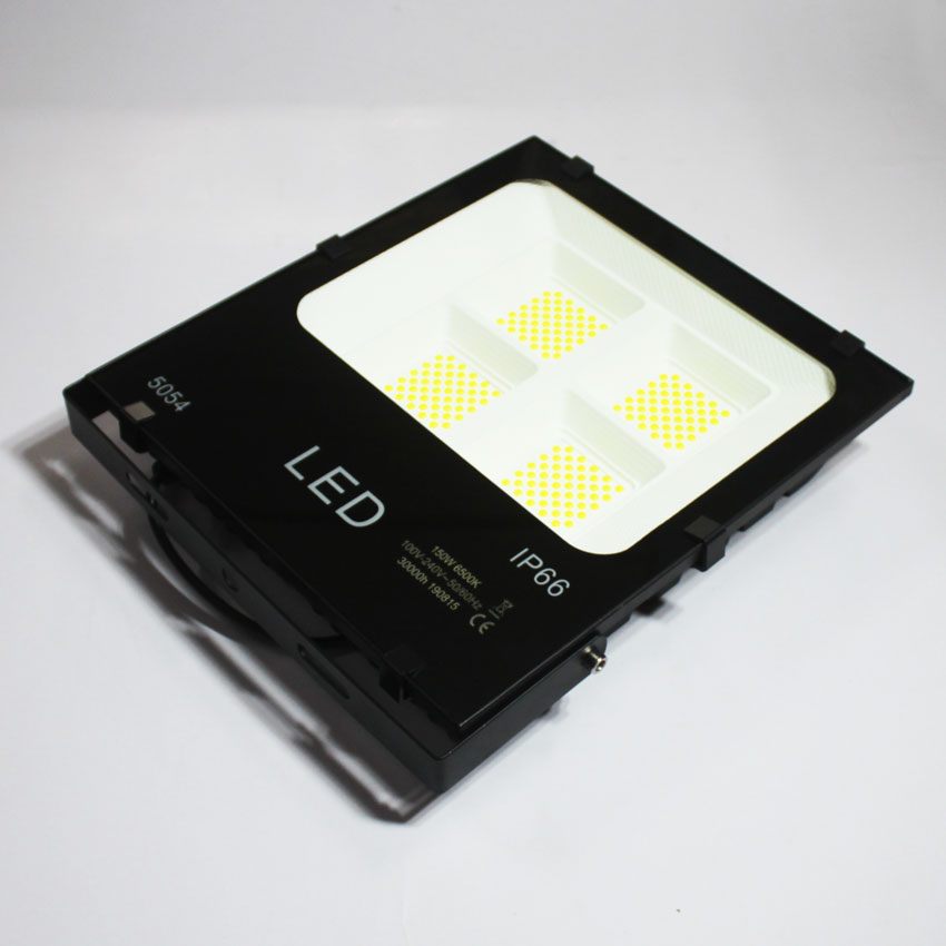 ĐÈN PHA LED CHUYÊN DỤNG 200W, Tiêu chuẩn kháng nước IP66.