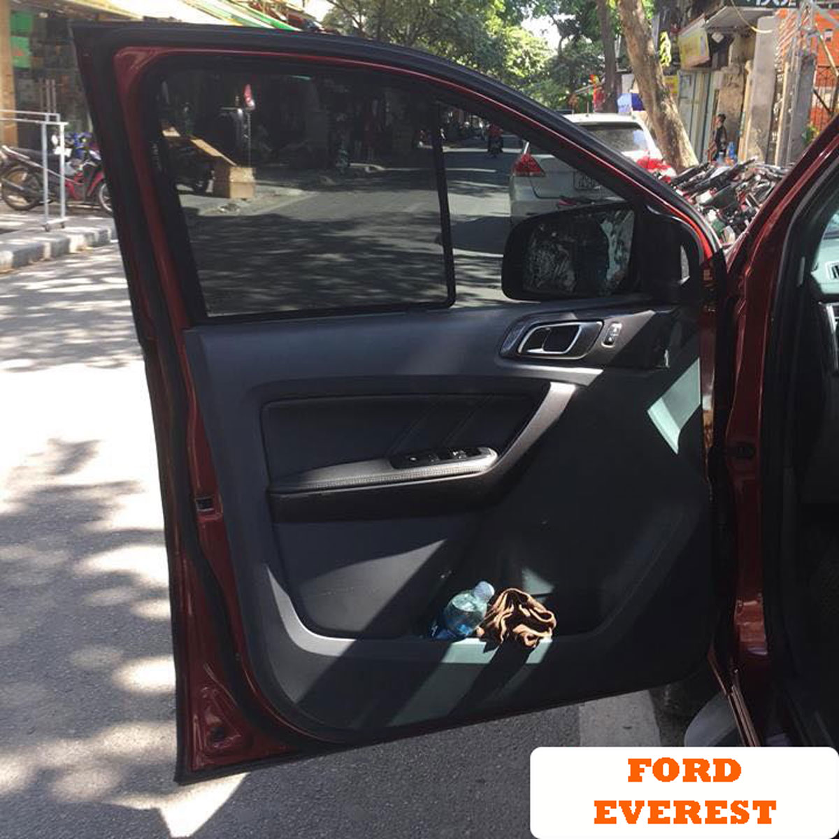 Bộ Rèm Chắn Nắng Nam Châm Theo Xe Dành Cho Các Dòng Xe Ô Tô Ford