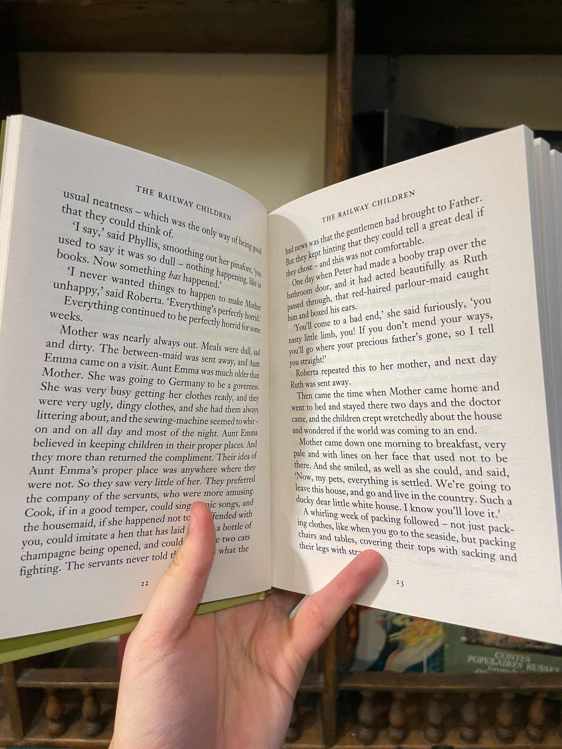 Sách - The Railway Children (Wordsworth Collector's Editions) by Edith Nesbit | Bìa cứng