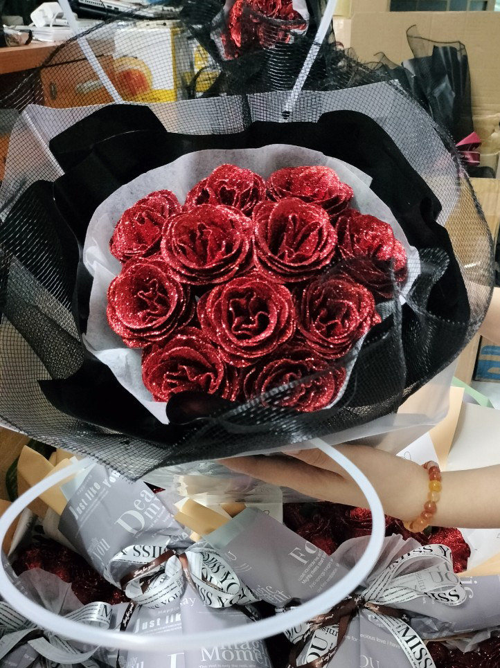 Bó Hoa Hồng Nhũ Kim Tuyến Lấp Lánh 11 Bông Quà Tặng Người Thương Dịp Valentine, 8/3, 20/10... (Kèm Túi Xách)