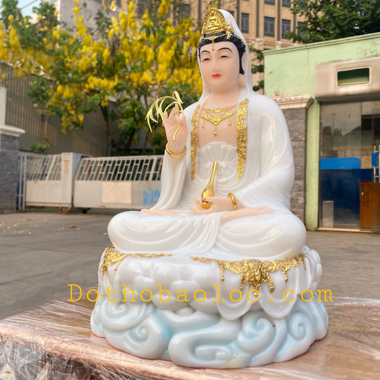 Tượng Quan Âm đá nhập khẩu cao cấp ngồi trên đài sen cao 30cm – Trắng