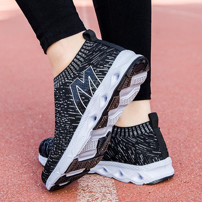 Giày Thể Thao Nữ Màu Đen