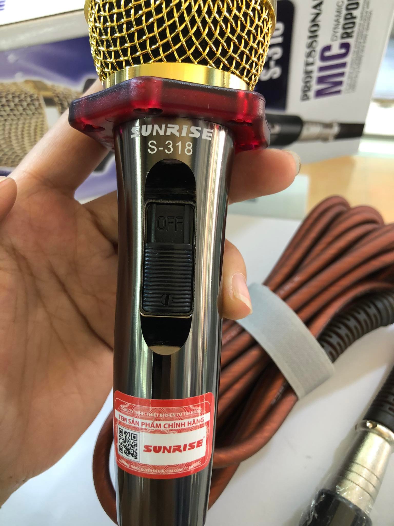 MICRO KARAOKE CÓ DÂY SUNRISE S-318 ÂM THANH HAY, CỰC HÚT,CÓ KHÓA ĐUÔI SIÊU BỀN - HÀNG CHÍNH HÃNG
