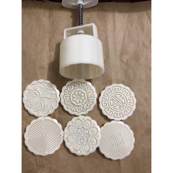 Khuân làm bánh trung thu tròn 100g tặng kèm 6 mặt hoa