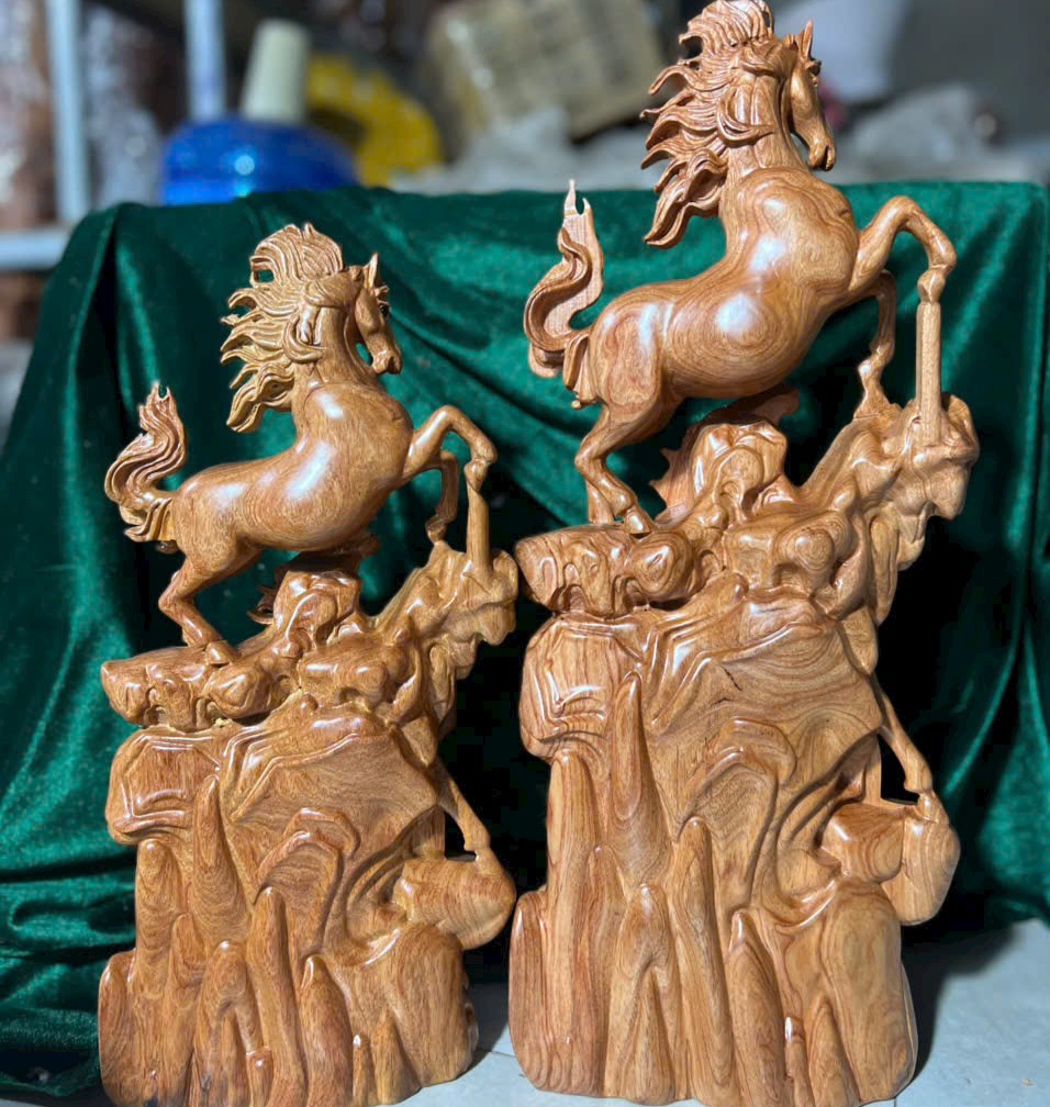 Tượng con ngựa song mã uyên ương bằng gỗ hương đá kt cao 50×22×15cm
