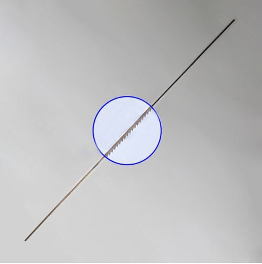 Combo Cưa Lọng Nhỏ + 4 Lưỡi Lọng Chỉ và được kèm thêm 1 lưỡi cưa lọng chỉ