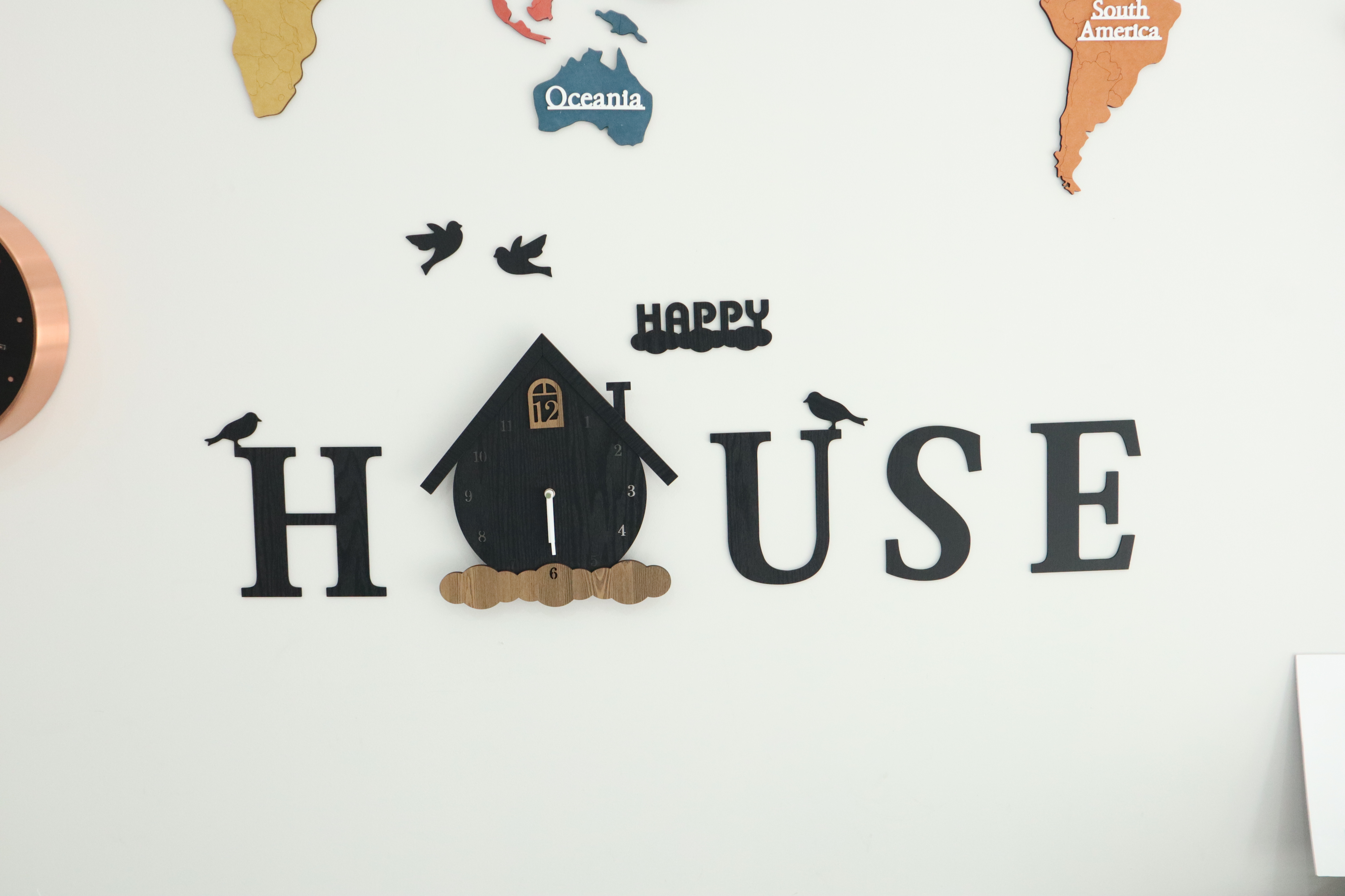 Đồng hồ treo tường trang trí decor nhà cửa hình chữ House - House wall clock
