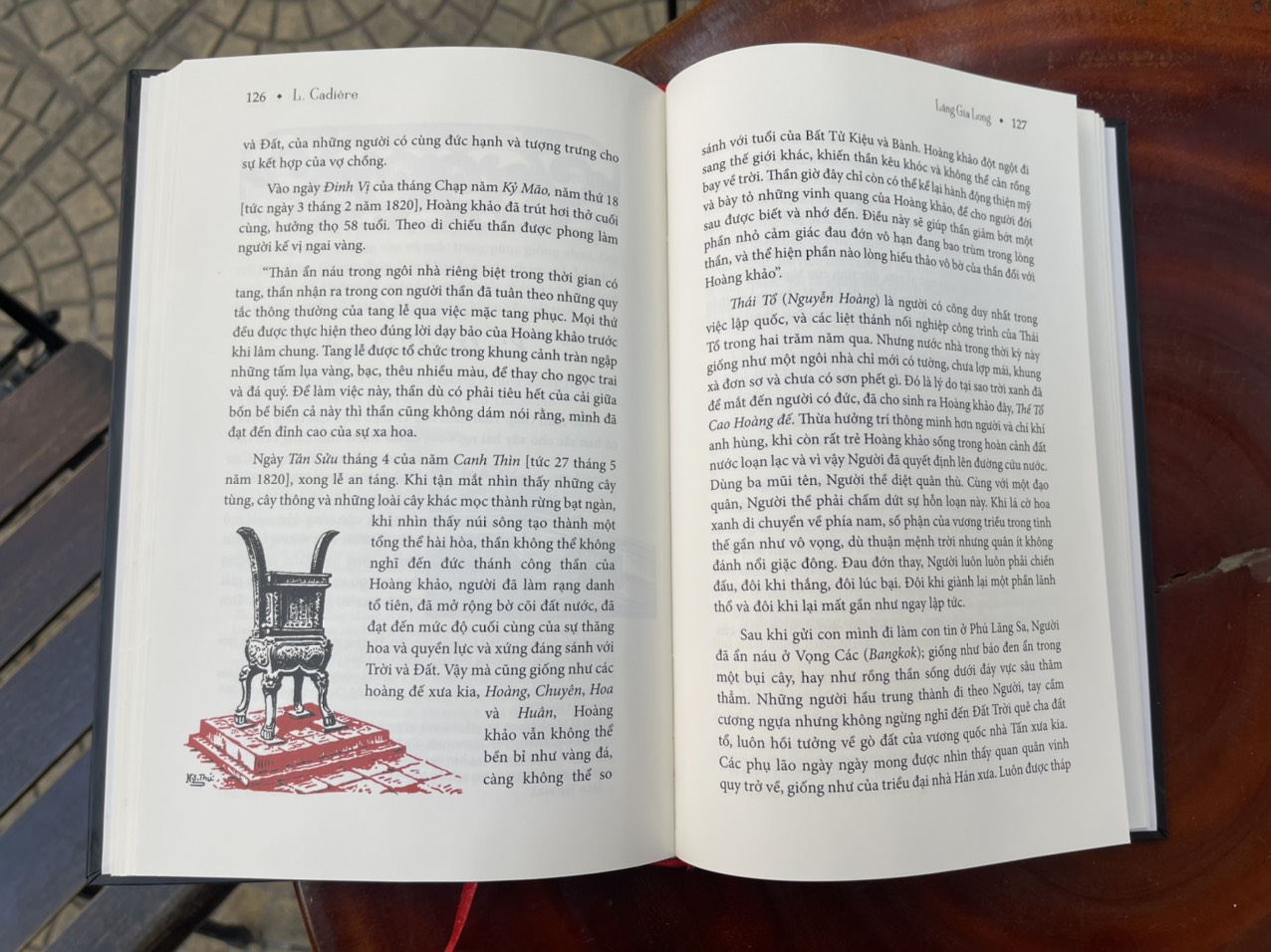 LĂNG GIA LONG - HUẾ - ĐIỀU KỲ BÍ – MaiHaBooks – NXB Khoa Học Xã Hội