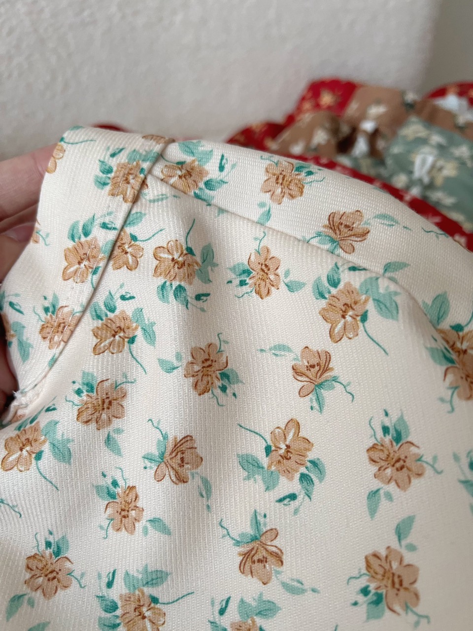Set áo dài cách tân tay lửng hoa nhí kèm quần chất nhung tăm dễ thương freesize dưới 52kg (set màu đỏ quần vàng)