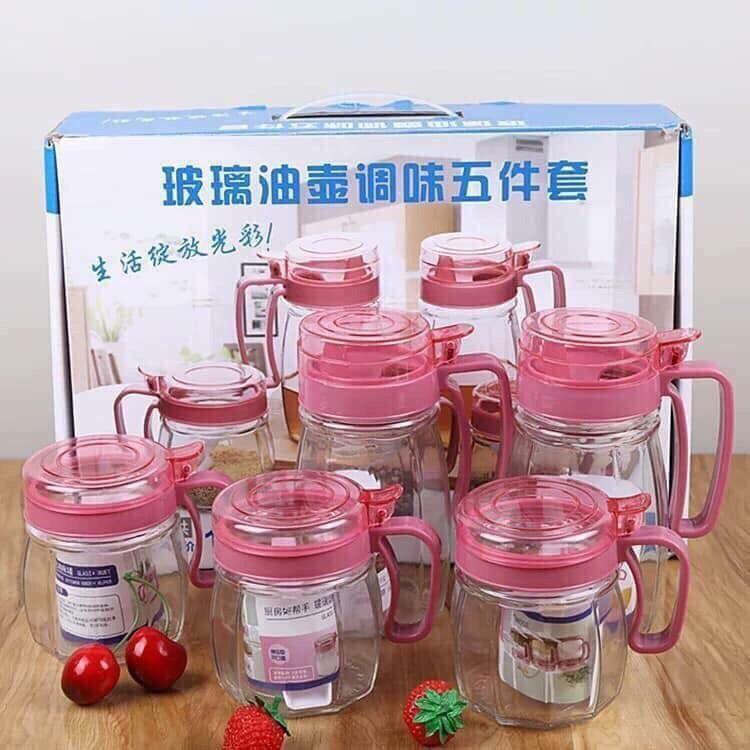 Bộ 5 Lọ Đựng Gia Vị 5 Món Gồm 2 Bình Rót Và 3 Hũ Đựng Gia Vị Thuỷ Tinh Nhà Bếp Có Tay Cầm Tiện Dụng