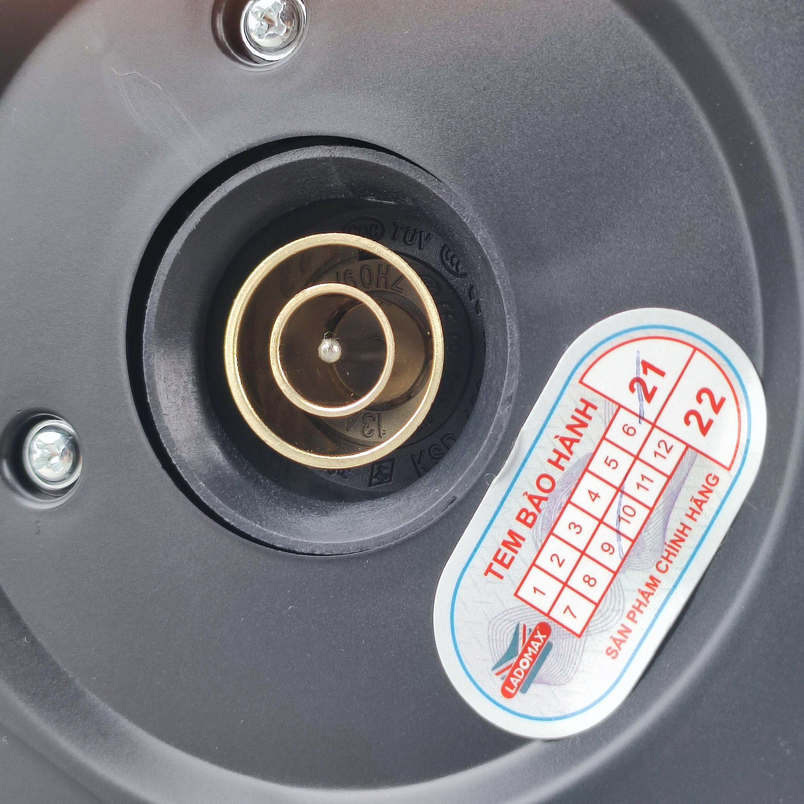 Ấm đun siêu tốc 2.5L Ladomax thiết kế 2 lớp với vỏ nhựa ABS, lòng ấm inox 304 đúc nguyên khối - Hàng chính hãng