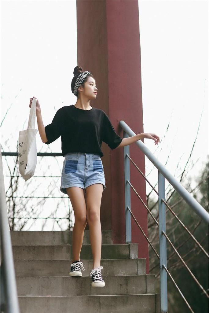 Áo thun nữ cổ trònform rộng tay lỡ chất vải 100%cotton