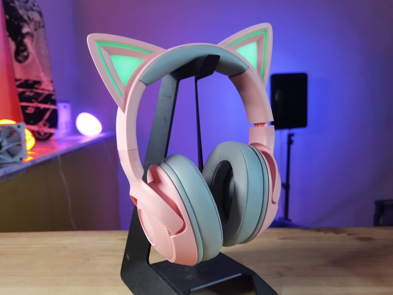 Tai nghe gaming không dây Razer Kraken Kitty V2 BT - Hàng chính hãng