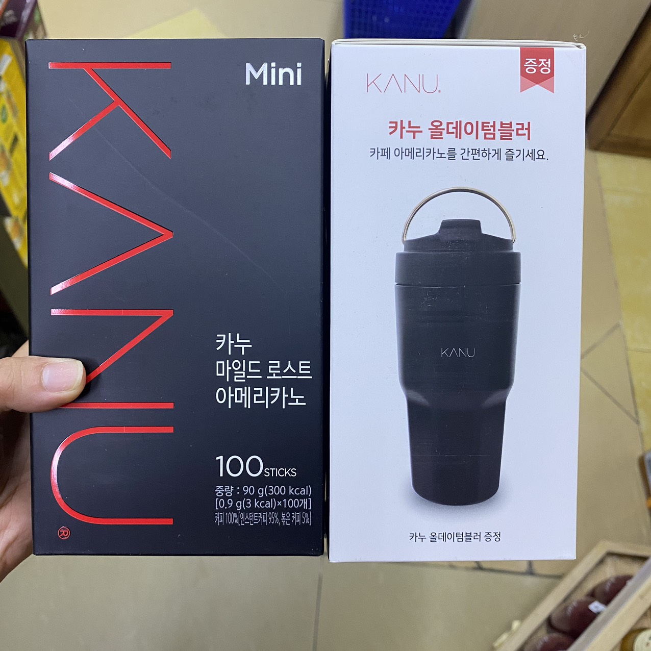 Cà Phê Hòa Tan Medium Roast Americano Kanu Maxim Hàn Quốc Hộp 90G ( 100 gói x 0.9g) / 동서식품) 카누 미니 마일드 90G