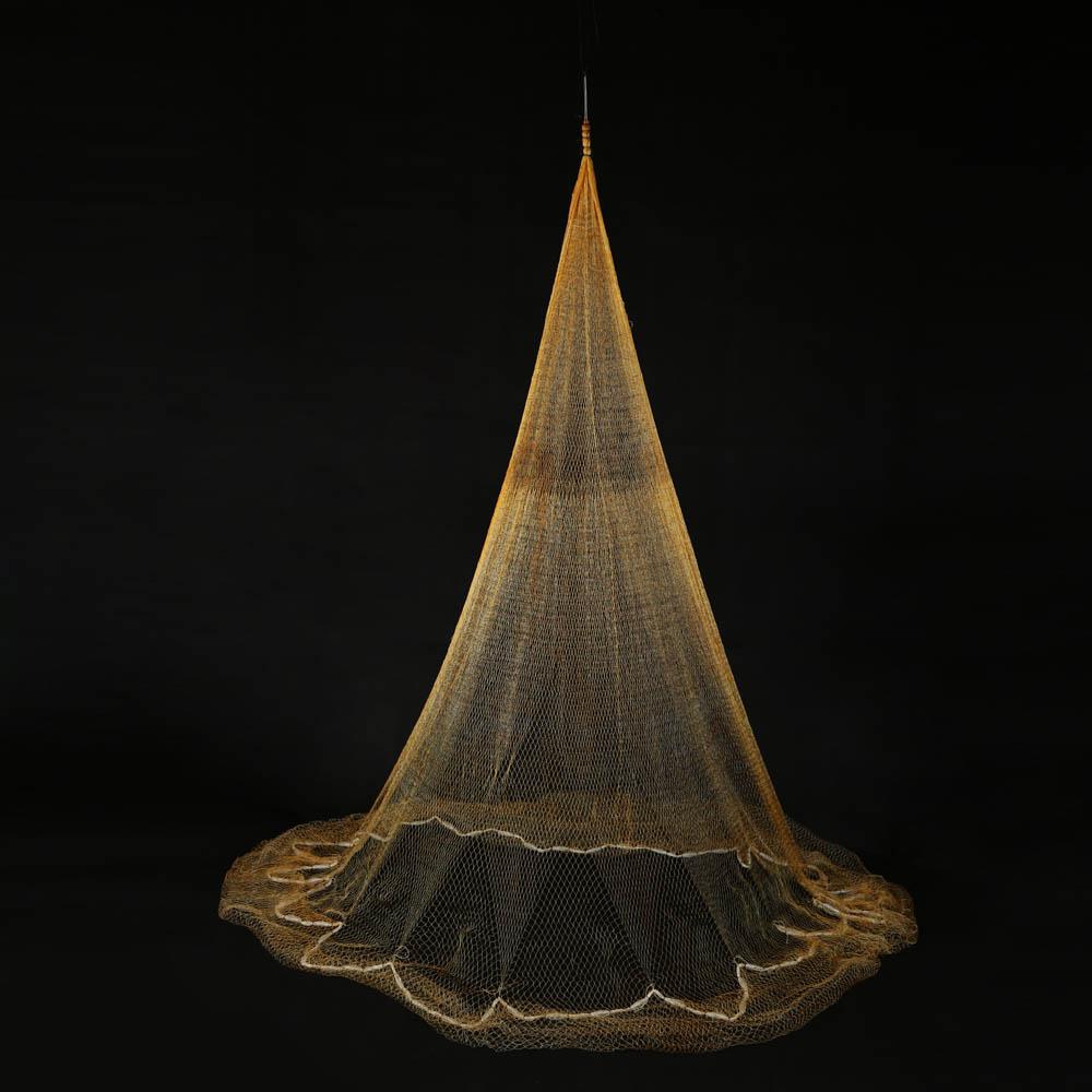 Lưới đánh cá monofilament nylon có chìm, chắc chắn và dễ sử dụng.