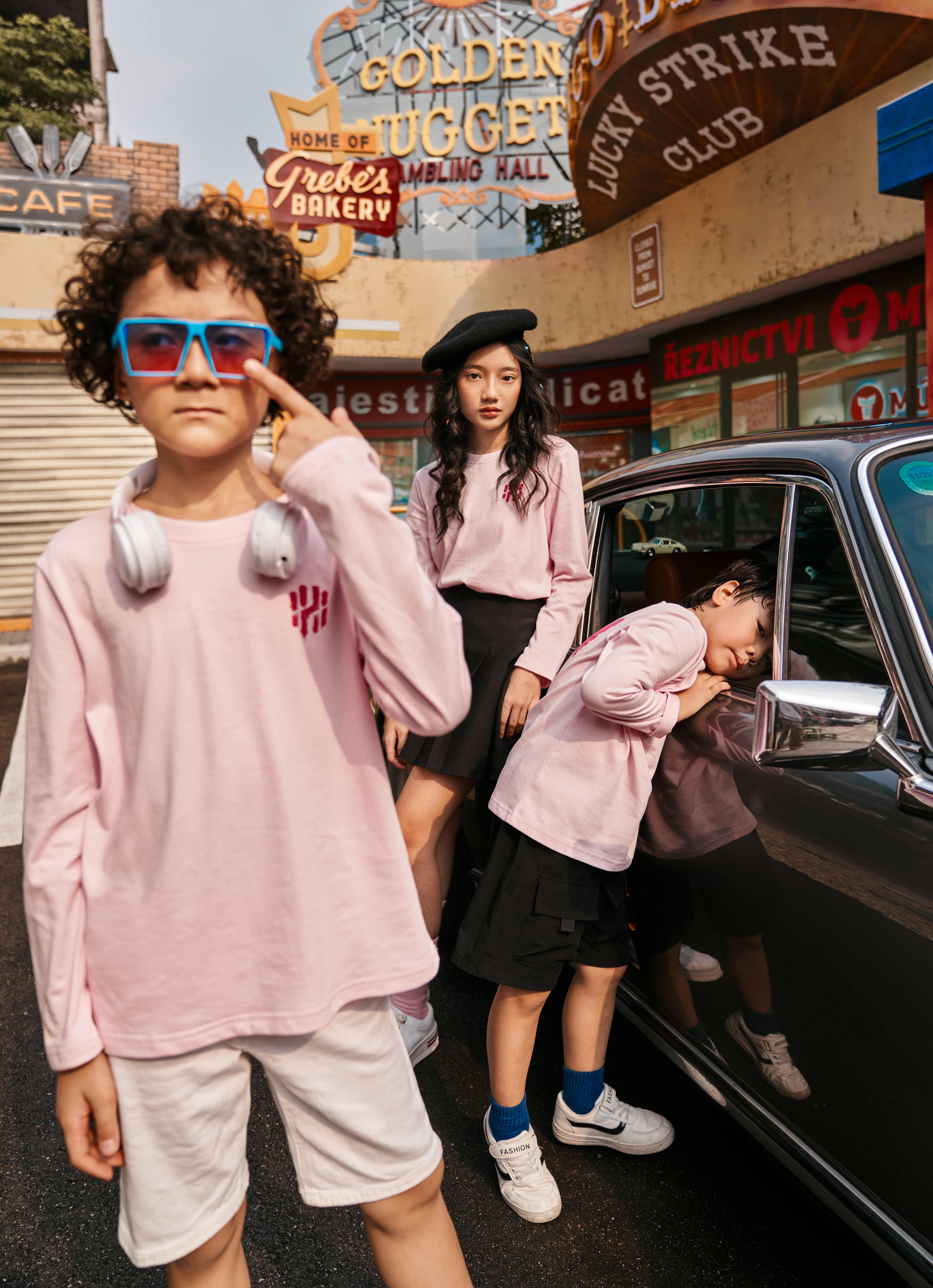 Áo thun unisex dài tay DREAM CHASER KIDS - T SHIRT đen hồng by DVH House