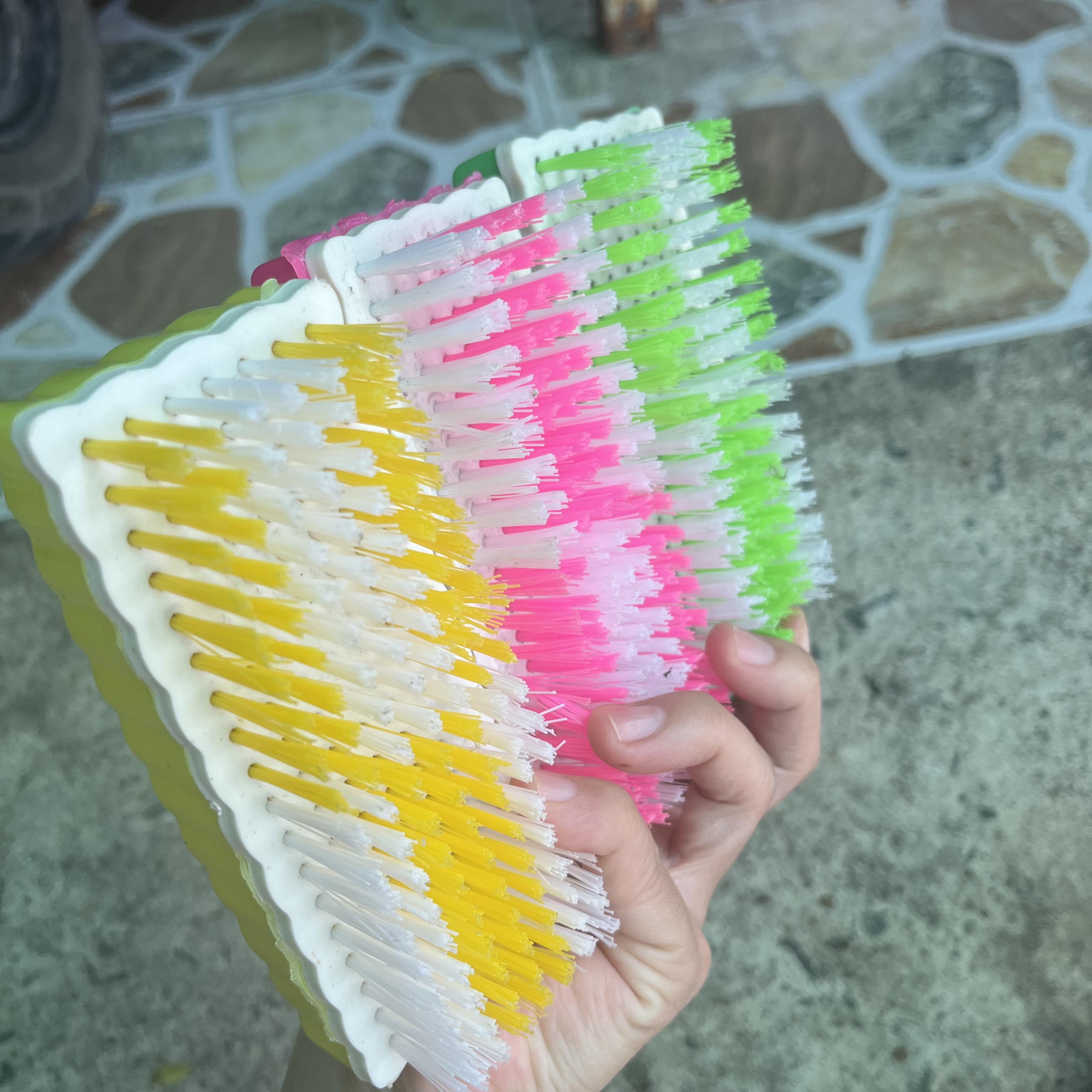 Bàn chải nhựa chà chân, chà quần áo, chà sàn...