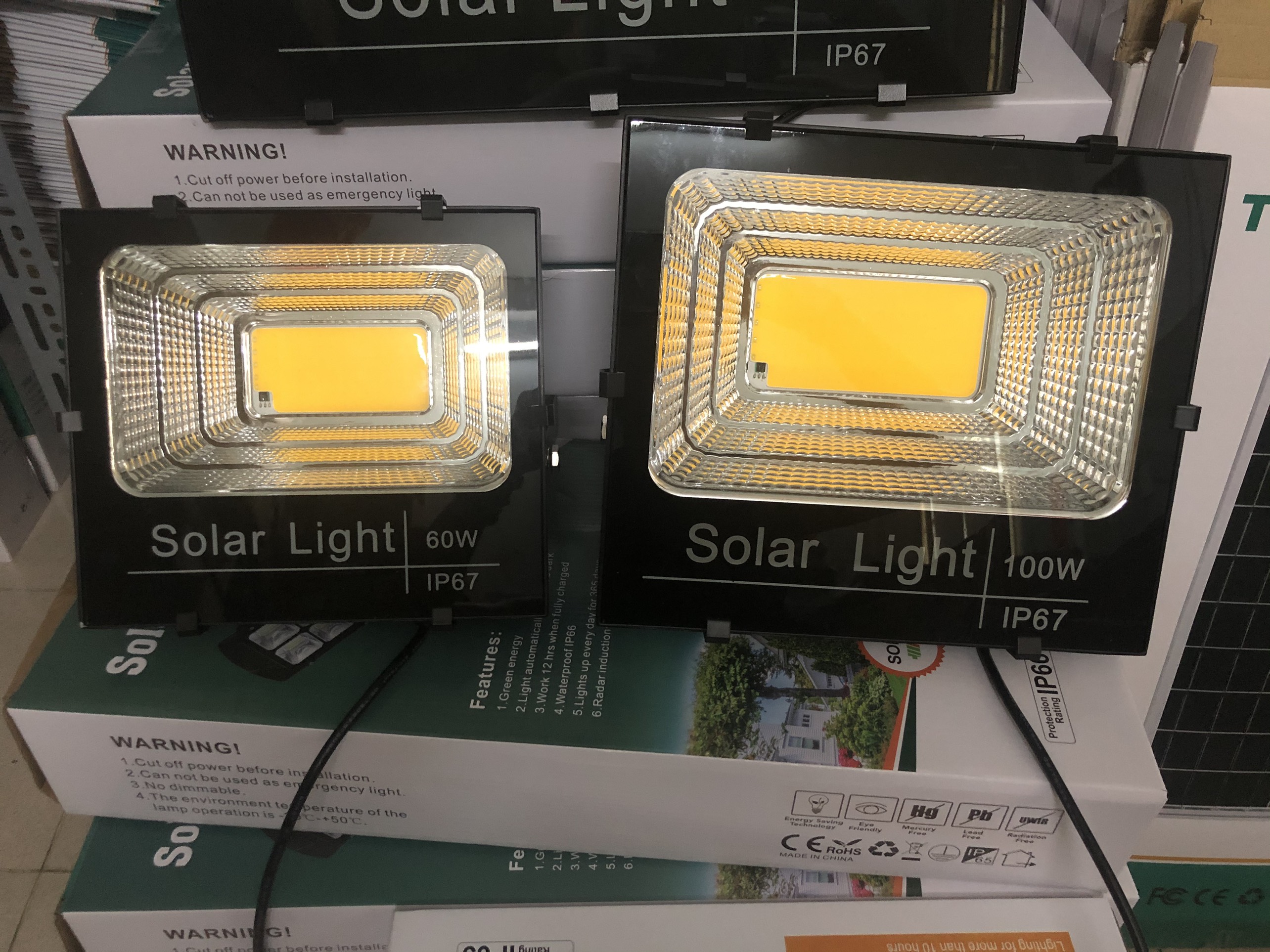 Đèn Pha Năng Lượng Mặt Trời COB 100w SÁNG VÀNG
