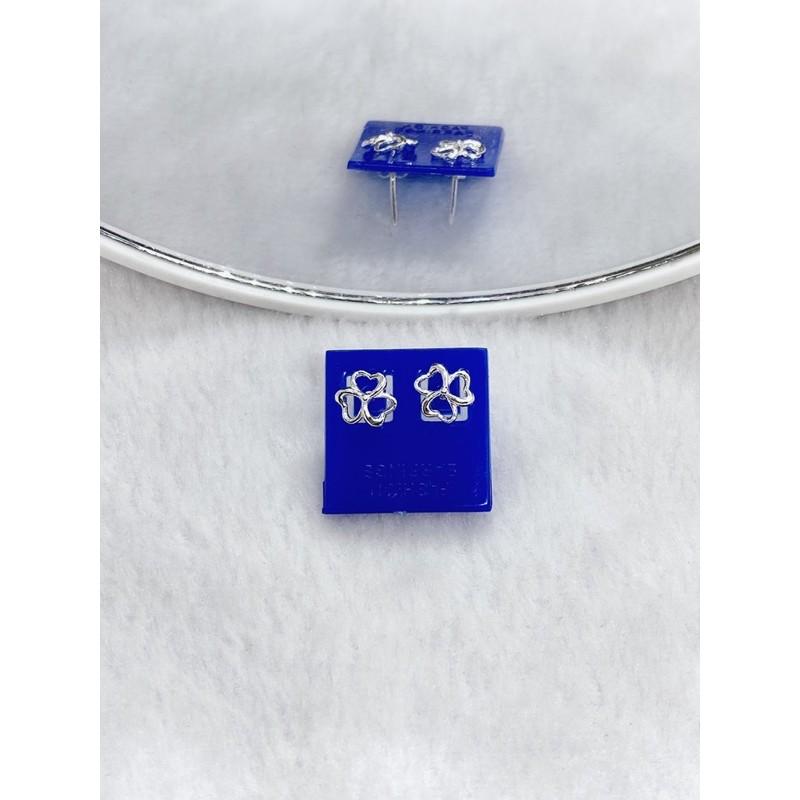 Khuyên tai bạc đơn giản, cá tính, độc đáo.