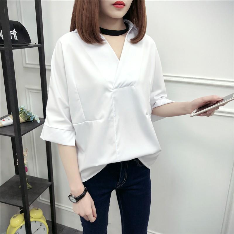 Áo sơ mi trắng tay lỡ cổ chữ V phong cách Hàn Quốc
