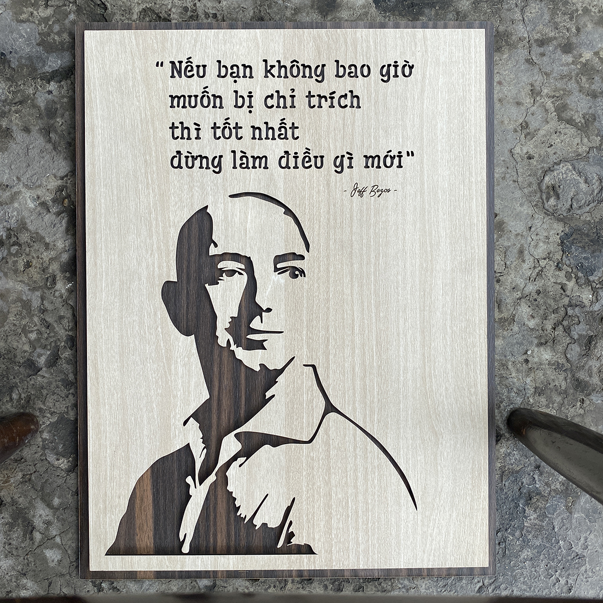 Tranh treo tường tạo động lực bằng Gỗ khắc laser handmade &quot;Jeff Bezos&quot; TBIG043