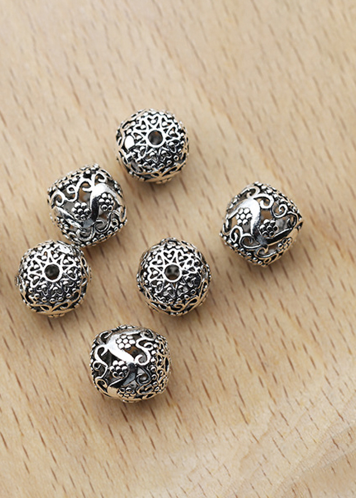 Combo 2 cái charm bạc hình trụ họa tiết rồng xỏ ngang - Ngọc Quý Gemstones