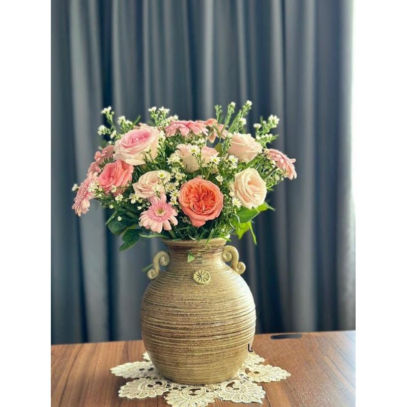 Bình cắm hoa dáng vò bầu đắp sen tai, men mộc. Gốm sứ Bát Tràng.
