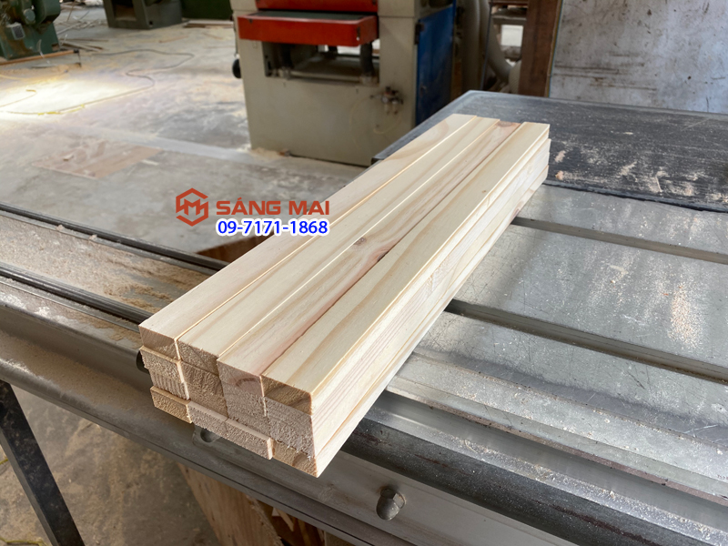 Thanh gỗ thông 3cm x 1,5cm x dài 50cm + láng mịn 4 mặt