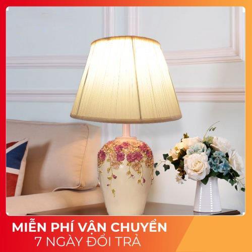 Đèn bàn trong phòng ngủ Bàn Hiện Đại Hoa Hồng Anh - A68 trang trí tap đầu giường hiện đại