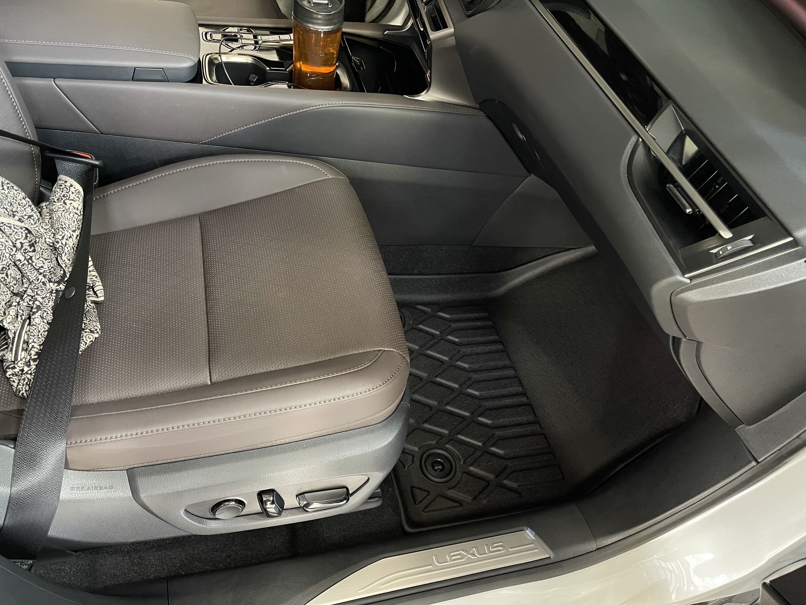 Thảm lót sàn ô tô nhựa TPE Lexus RX 2023  Nhãn hiệu Macsim