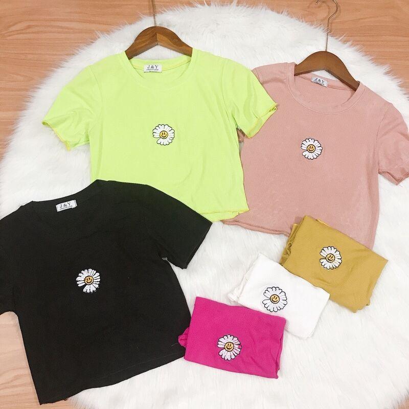 Áo croptop hoa cúc viền tăm lạnh