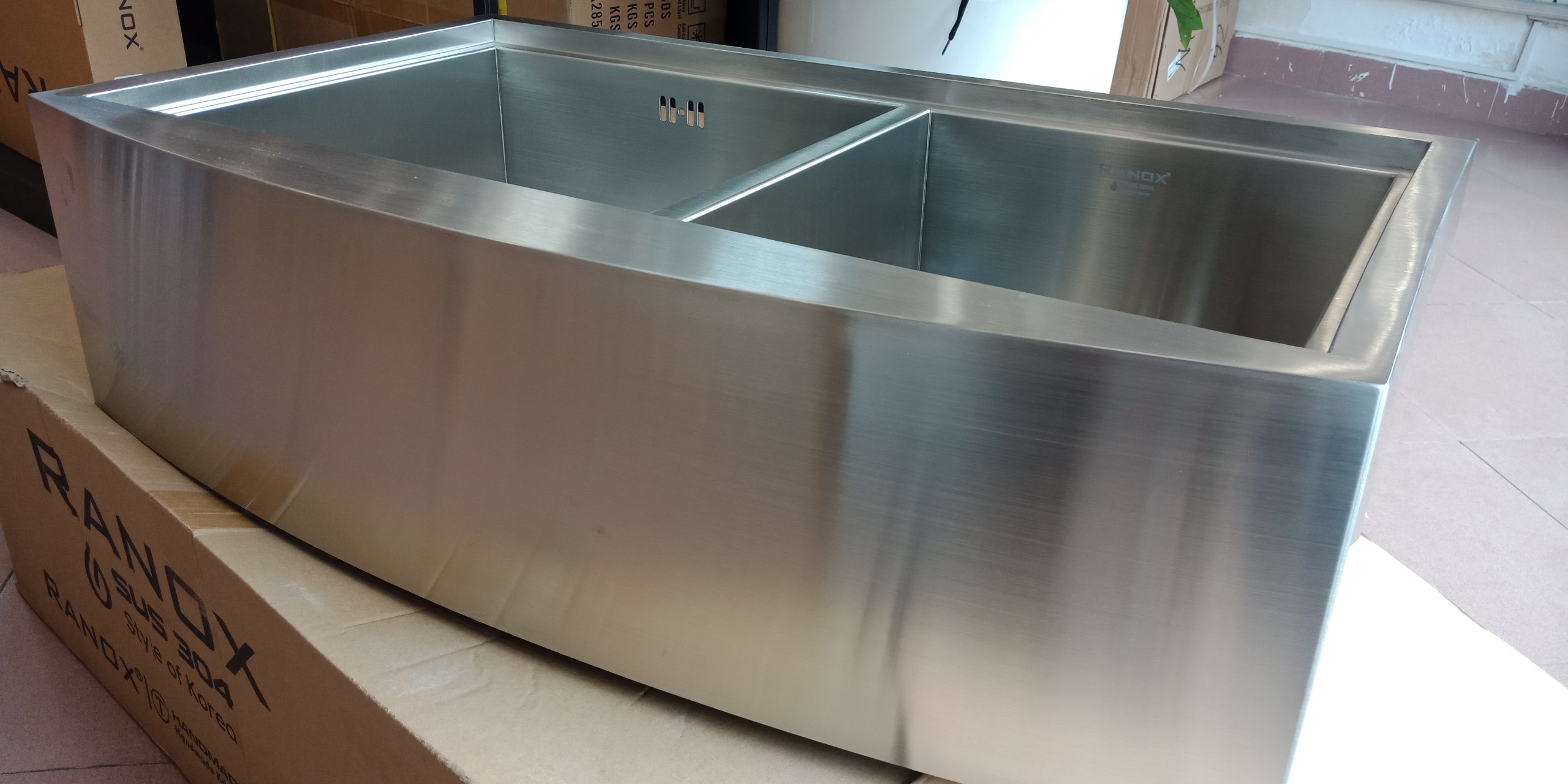 Bộ chậu Apron sink và vòi rửa 2 đường nước RANOX