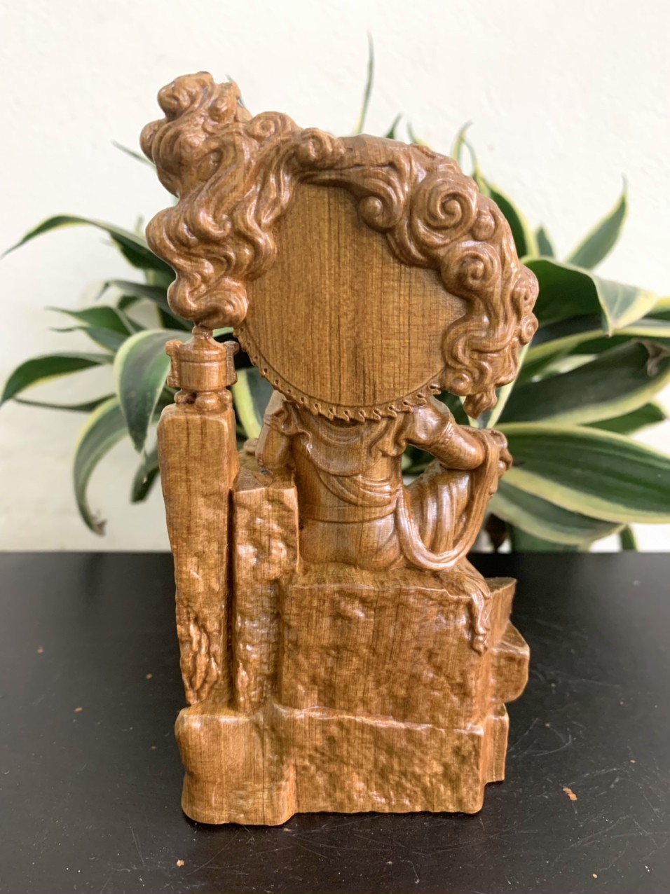 Tượng phật bà quân âm tự tại bằng gỗ bách xanh kt cao 15×8×6cm