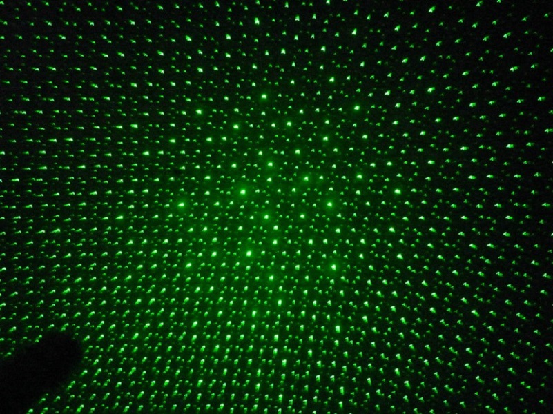 Đèn laser cầm tay chiếu xa, ánh sáng xanh SD303 - Tặng kèm đèn pin bóp tay mini (giao màu ngẫu nhiên)