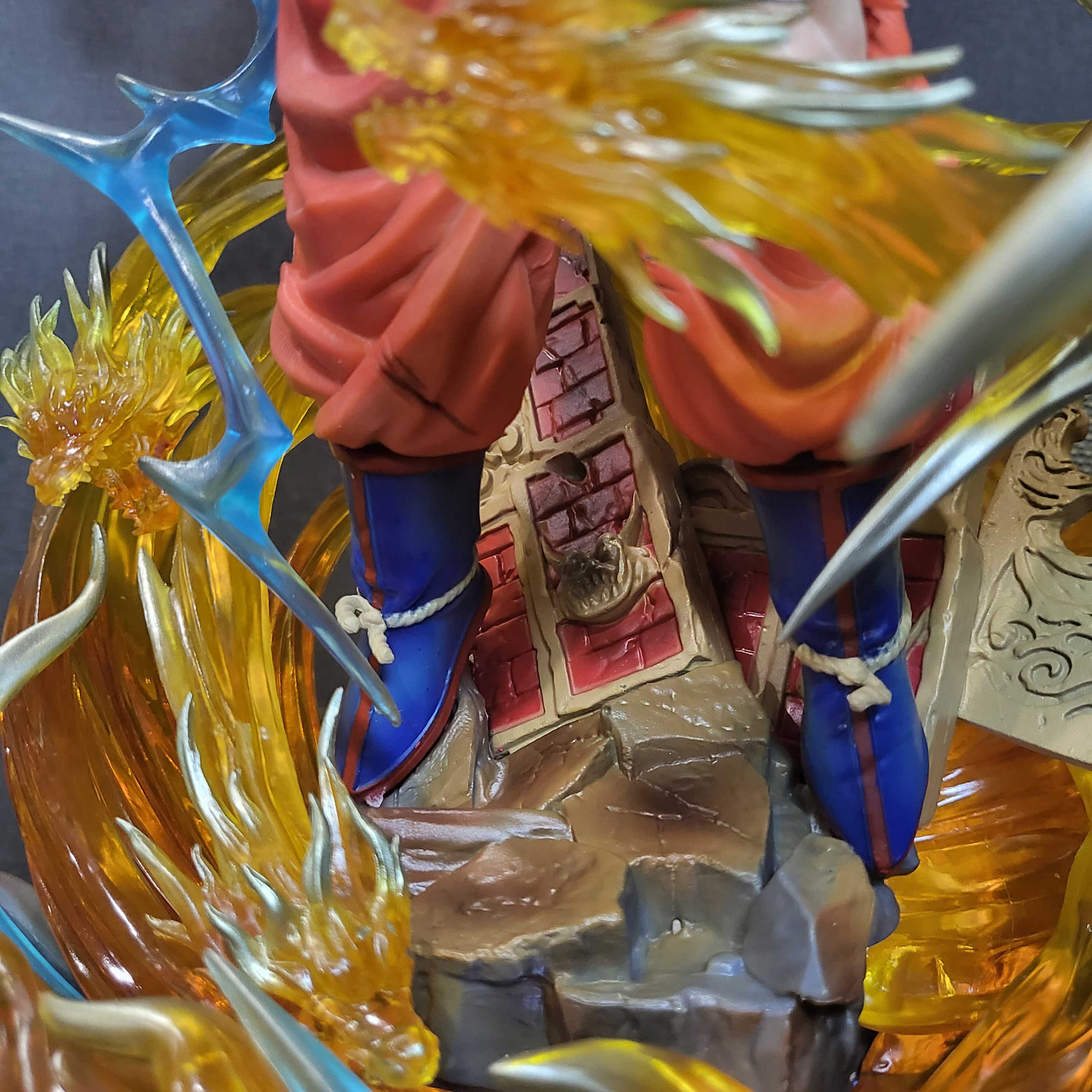 Mô hình Goku SSJ3 42cm có LED - Dragon Ball