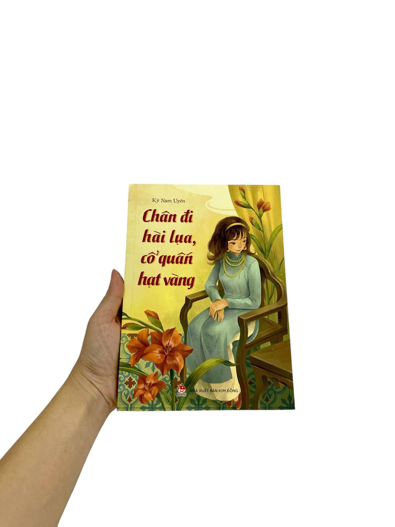 Chân Đi Hài Lụa, Cổ Quấn Hạt Vàng