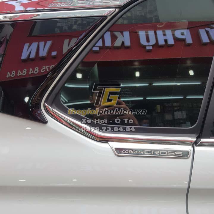 Nẹp chân kính INOX Toyota Corolla Cross