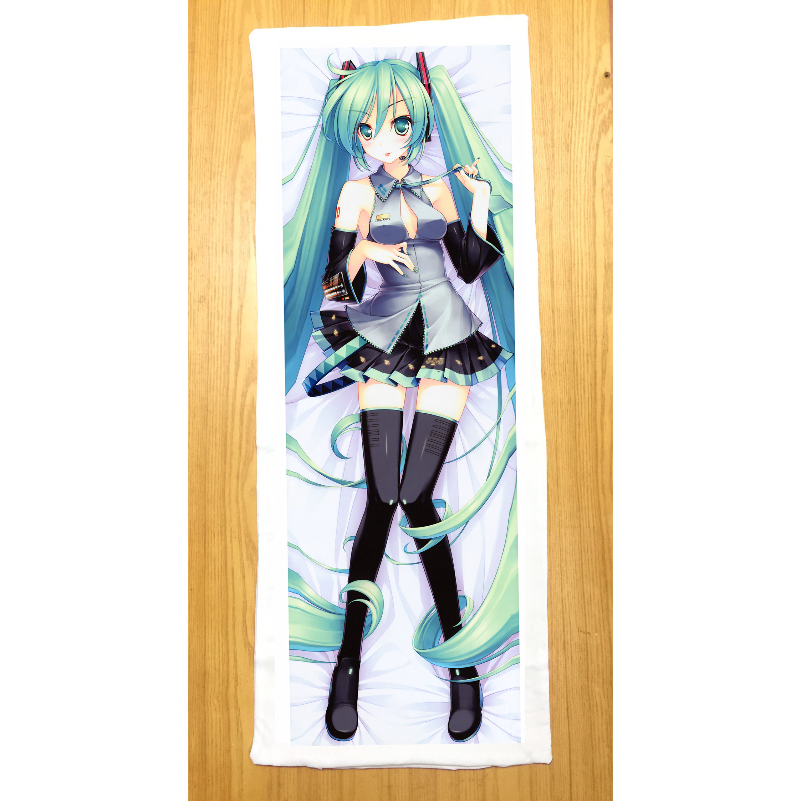 VỎ GỐI ÔM Hatsune Miku 40cm x100cm