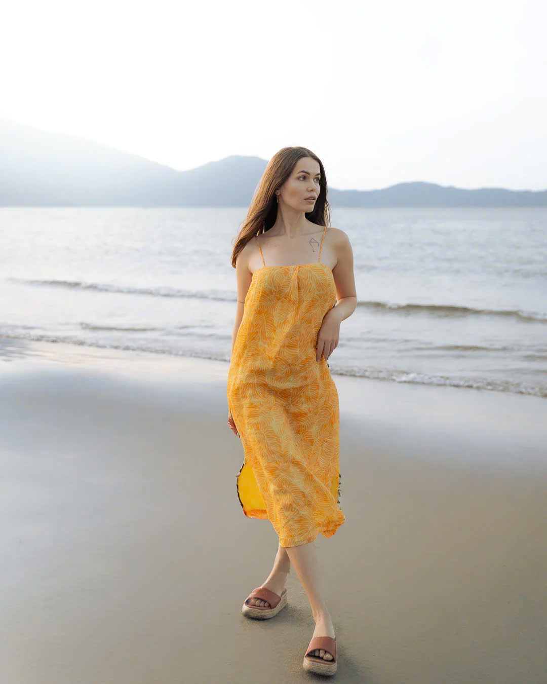 Đầm Hai Dây Suông, Đầm xẻ tà, Đầm Vàng Linen Kim Diệp thời trang thiết kế Hity Dre208